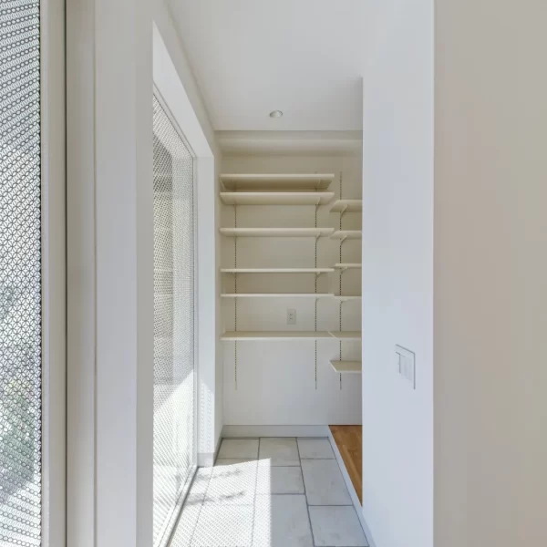 gallery-item
