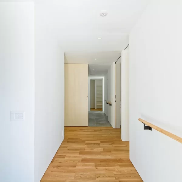 gallery-item