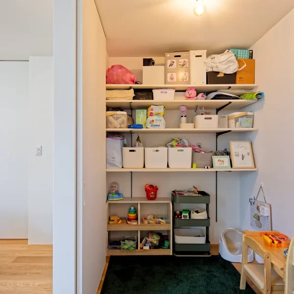 gallery-item