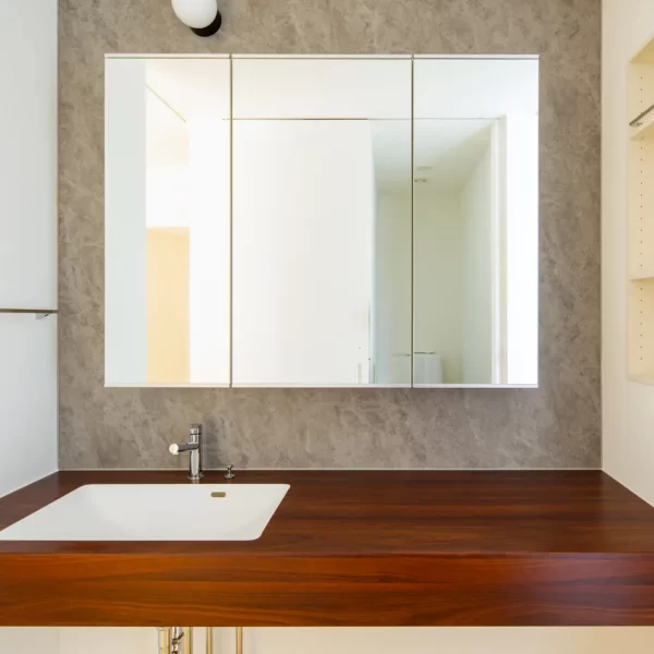 gallery-item