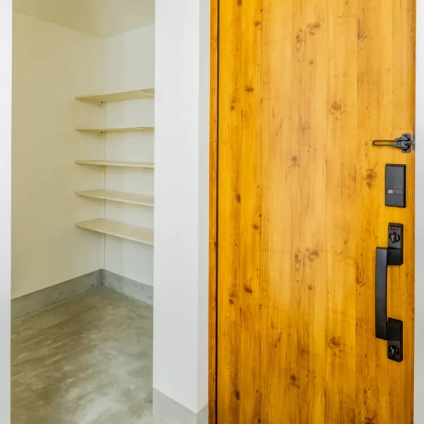 gallery-item